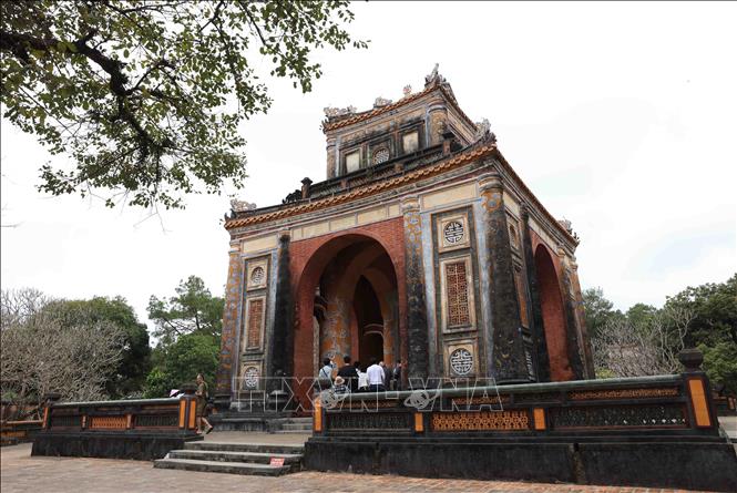 Lăng Tự Đức (Khiêm Lăng) được xây dựng nằm bên phải đồi Cảnh Vọng thuộc thôn Thủy Ba, phường Thủy Xuân, thành phố Huế. Lăng Tự Đức là công trình kiến trúc đẹp nhất thời nhà Nguyễn, nơi đây là chốn yên nghỉ của vua Tự Đức - vị vua tại vị lâu nhất trong số 13 đời vua triều Nguyễn. Ảnh: Phạm Hậu – TTXVN