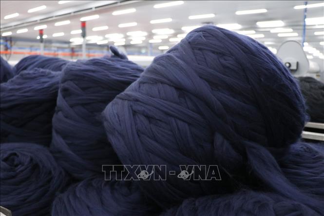 Sản phẩm sợi nhuộm của của Công ty Trách nhiệm hữu hạn Dệt nhuộm Ninh Thuận tại Khu công nghiệp Du Long (xã Bắc Phong, huyện Thuận Bắc). Ảnh: Nguyễn Thành – TTXVN
