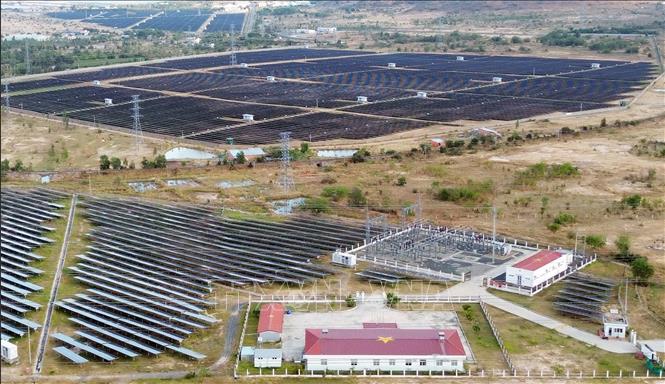 Một góc nhà máy điện mặt trời Tuy Phong. Ảnh: Trần Việt – TTXVN