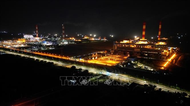 Nhà máy nhiệt điện Vĩnh Tân mỗi tháng sản xuất hàng triệu Kwh điện. Ảnh: Minh Quyết - TTXVN