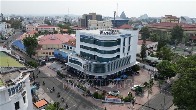Mạng lưới viễn thông phát triển rộng khắp, đẩy mạnh “quang hóa”, chuyển đổi truyền dẫn sang cáp quang cho các thuê bao, nâng cao chất lượng đường truyền và băng thông cho khách hàng. Ảnh: Minh Quyết – TTXVN