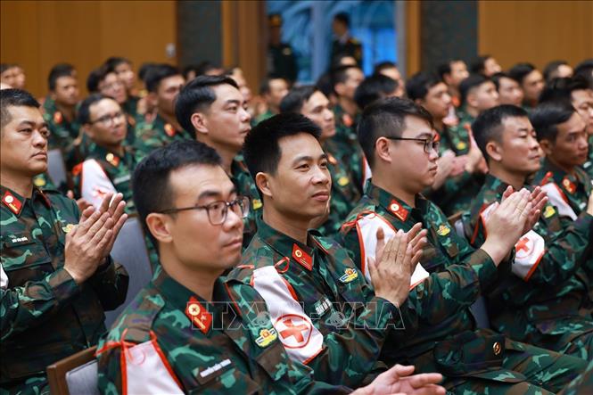 Lực lượng Quân đội nhân dân Việt Nam tham gia hỗ trợ Myanmar khắc phục hậu quả động đất. Ảnh: Dương Giang-TTXVN 