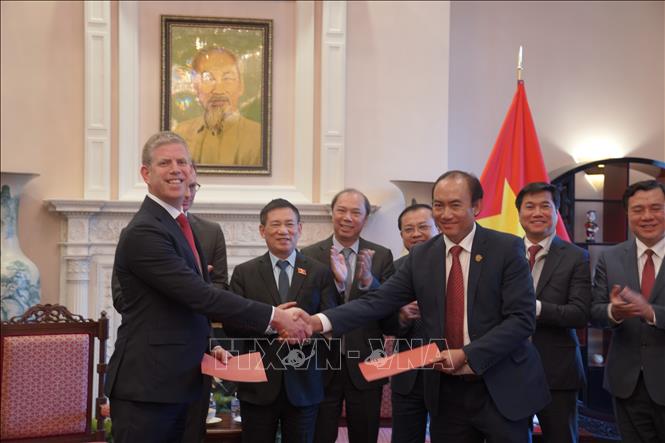 Deputy PM Ho Duc Phoc witnesses the signing ceremony of a MoU on cooperation between Vietnam’s Vietjet and Air Finance of the US. VNA Photo: Ngọc Quang