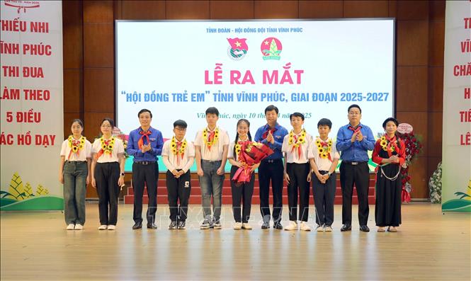 Ra mắt “Hội đồng trẻ em” tỉnh Vĩnh Phúc giai đoạn 2025-2027 tại Đại hội. Ảnh: Hoàng Hùng-TTXVN 