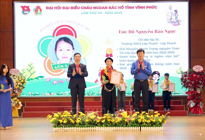 Tuyên dương gương thiếu nhi tiêu biểu tỉnh Vĩnh Phúc năm 2025. Ảnh: Hoàng Hùng-TTXVN