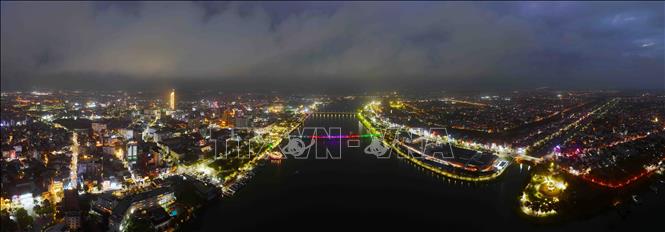 Thành phố Huế nằm hai bờ sông Hương. Ảnh: Vũ Sinh - TTXVN