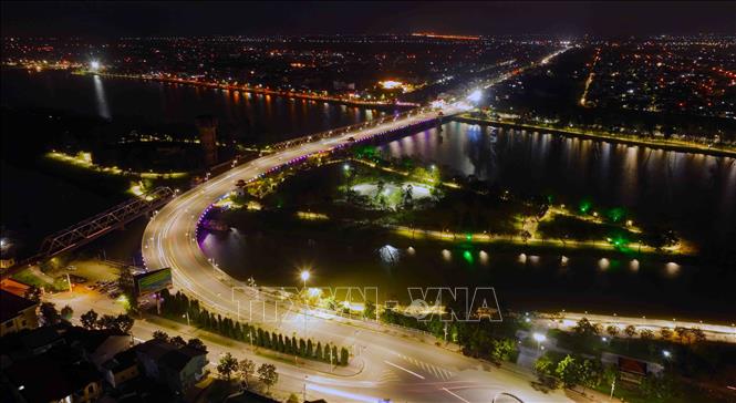 Cầu Dã Viên bắc qua sông Hương, nối quận Phú Xuân và quận Thuận Hoá, thành phố Huế. Ảnh: Vũ Sinh - TTXVN