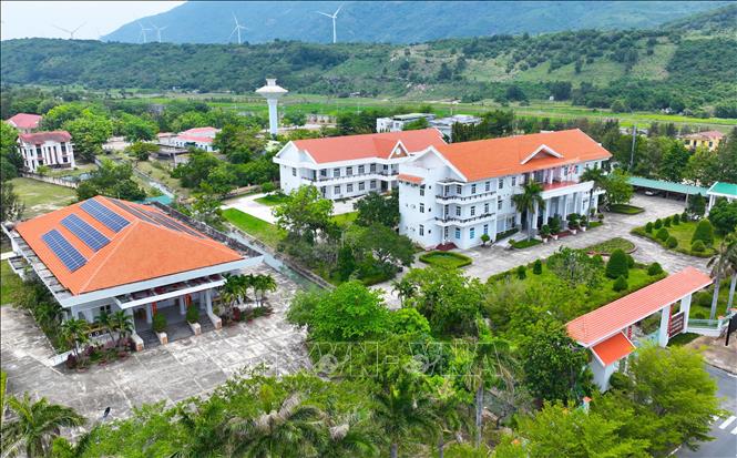 Cơ sở hạ tầng của huyện Thuận Bắc được đầu tư khang trang, phục vụ cho phát triển kinh tế-xã hội. Ảnh: Công Thử - TTXVN