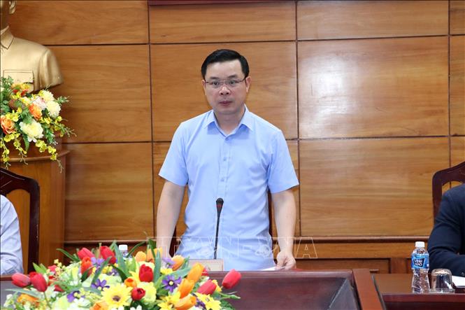 Chủ tịch UBND tỉnh Bình Thuận Đỗ Hữu Huy phát biểu tại buổi làm việc. Ảnh: Hồng Hiếu- TTXVN 