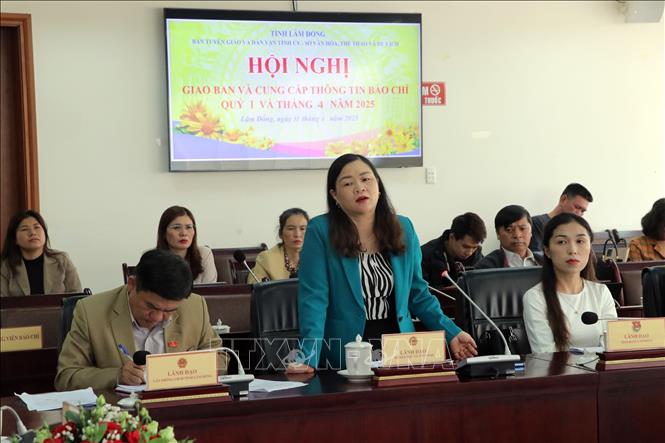 Bà Nguyễn Thị Phương Thảo, Phó Giám đốc sở Dân tộc và Tôn giáo Lâm Đồng, thông tin chính thức vụ việc. Ảnh: Chu Quốc Hùng - TTXVN