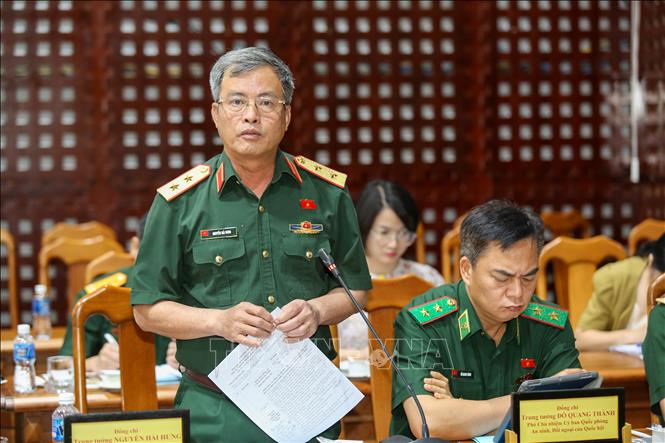 Trung tướng Nguyễn Hải Hưng, Phó Chủ nhiệm Ủy ban Quốc phòng, An ninh và Đối ngoại của Quốc hội phát biểu tại buổi làm việc. Ảnh: Giang Phương - TTXVN