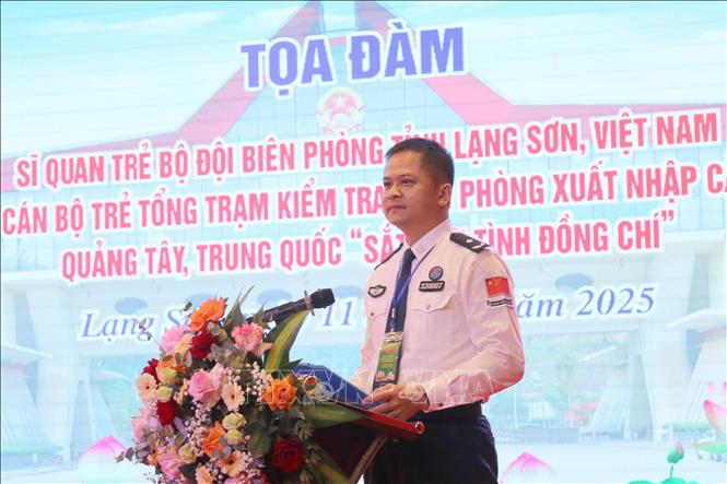 Ông Thành Bằng, Phó Tổng trạm trưởng, Tổng trạm kiểm tra Biên phòng xuất nhập cảnh Quảng Tây (Trung Quốc), phát biểu tại tọa đàm. Ảnh: Quang Duy – TTXVN