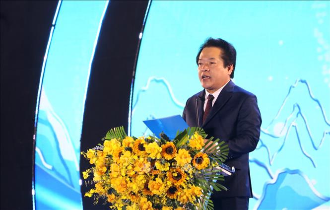Phó Chủ tịch UBND tỉnh Quảng Ngãi Võ Phiên phát biểu tại lễ khai mạc. Ảnh: Đinh Hương - TTXVN