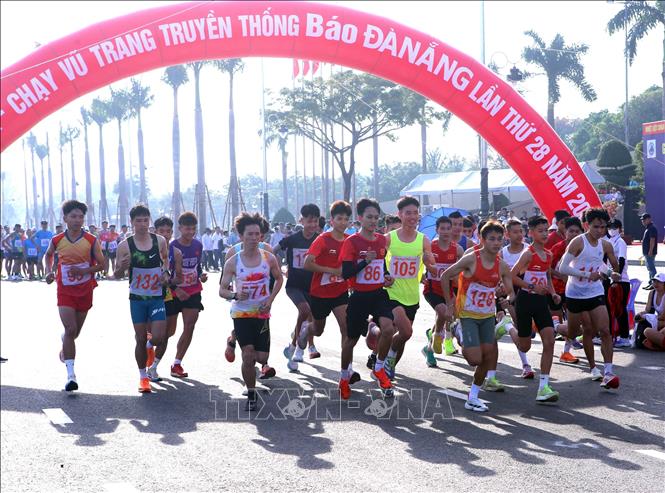 Các vận động viên xuất phát tranh tài các cự ly tại Giải. Ảnh: Trần Lê Lâm - TTXVN