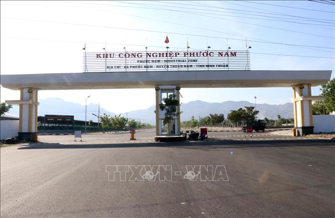 Khu công nghiệp Phước Nam (huyện Thuận Nam) đã đi vào hoạt động, thu hút nhiều doanh nghiệp đến đầu tư. Ảnh: Công Thử - TTXVN