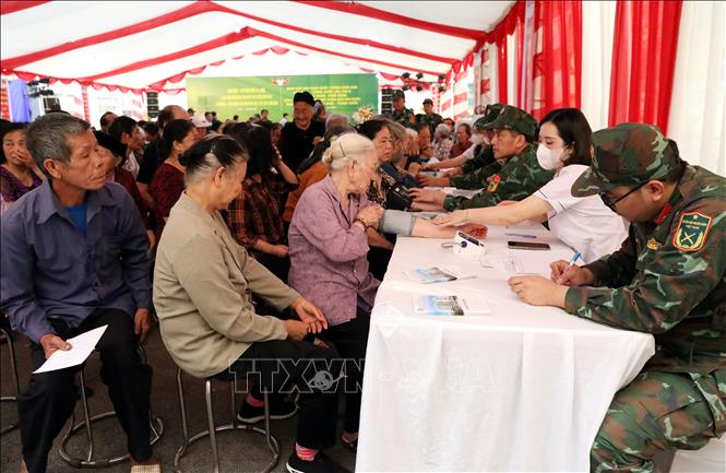 Khám sàng lọc cho người dân huyện biên giới Cao Lộc, tỉnh Lạng Sơn. Ảnh: Văn Đạt - TTXVN