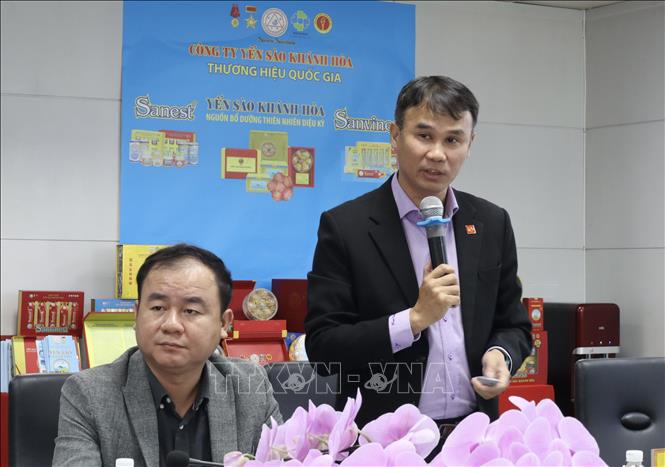 Ông Tạ Đình Vũ Đàm, Phó Tổng Giám đốc Công ty CP Yến Sào Nha Trang đề xuất chiến lược xây dựng thương hiệu yến sào tại toạ đàm. Ảnh: Xuân Anh -TTXVN