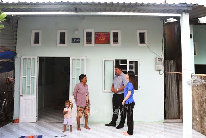 Gia đình bà Thạch Thị Tà Lạ ở Phường 4 (thành phố Sóc Trăng) đón tết cổ truyền thêm súc túc khi có căn nhà mới. Ảnh: Tuấn Phi-TTXVN