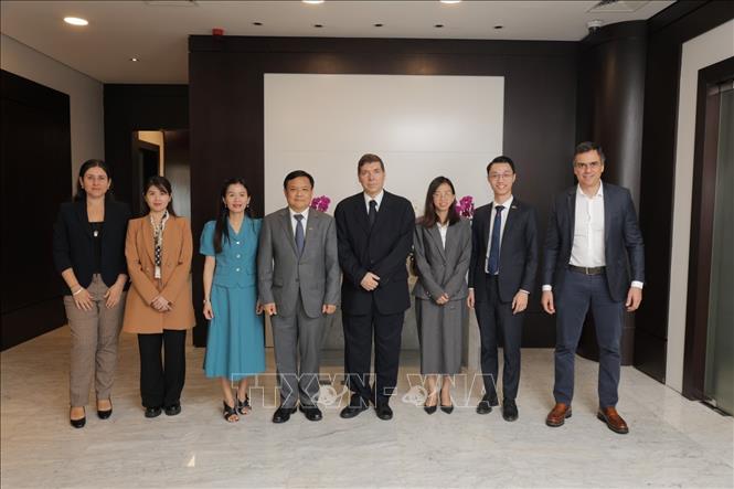 Vietnamese Ambassador to Brazil Bui Van Nghi meets with FIESP President Josué Christiano Gomes da Silva. Photo by courtesy/VNA