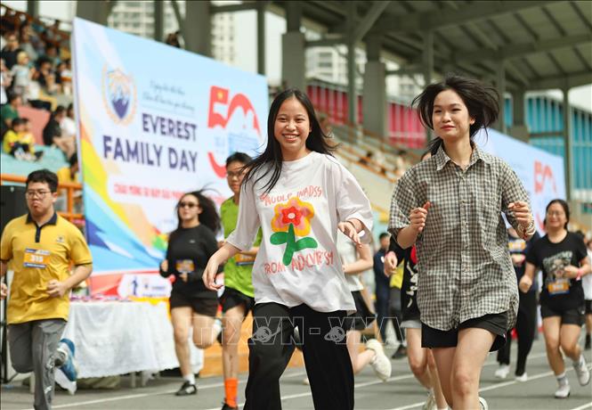 Học sinh THPT nhiệt tình tham gia 