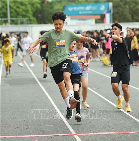 Học sinh THCS về đích trong 