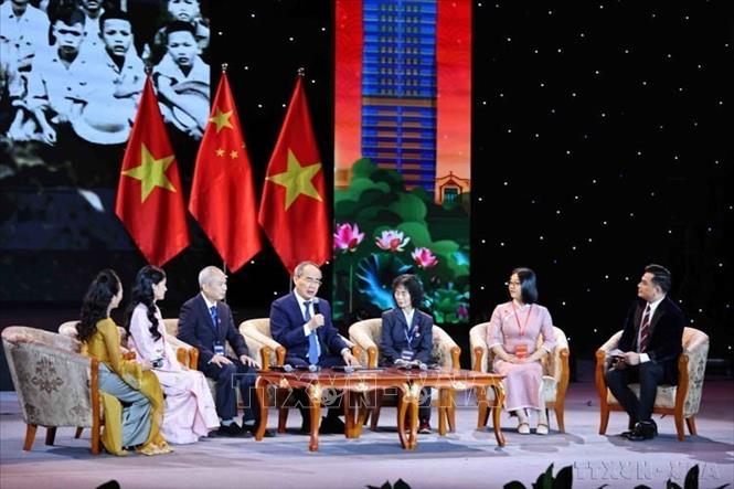  Nhân dịp kỷ niệm 75 năm thiết lập quan hệ ngoại giao (1950 - 2025) và Năm giao lưu nhân văn Việt Nam - Trung Quốc 2025, Bộ Ngoại giao phối hợp với Liên hiệp các tổ chức hữu nghị Việt Nam tổ chức chương trình Gặp gỡ lưu học sinh, sinh viên Việt Nam - Trung Quốc các thời kỳ (Hà Nội, 20/3/2025). Ảnh: Minh Đức - TTXVN