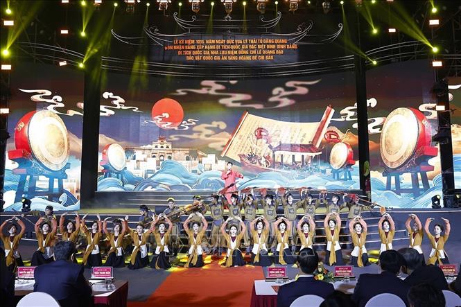 Chương trình biểu diễn nghệ thuật tại Lễ kỷ niệm. Ảnh: Doãn Tấn - TTXVN