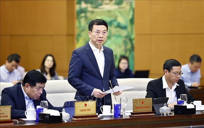 Bộ trưởng Bộ Khoa học và Công nghệ Nguyễn Mạnh Hùng trình bày tóm tắt tờ trình. Ảnh: Doãn Tấn - TTXVN