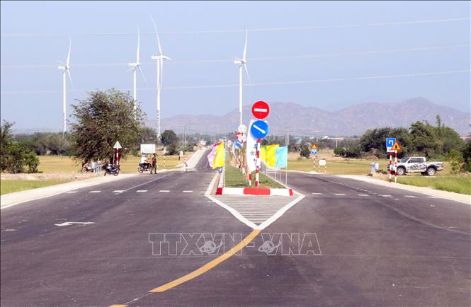 Dự án Đường Vành đai phía Bắc tỉnh Ninh Thuận quy mô 4 làn xe được đưa vào sử dụng. Ảnh: Công Thử - TTXVN