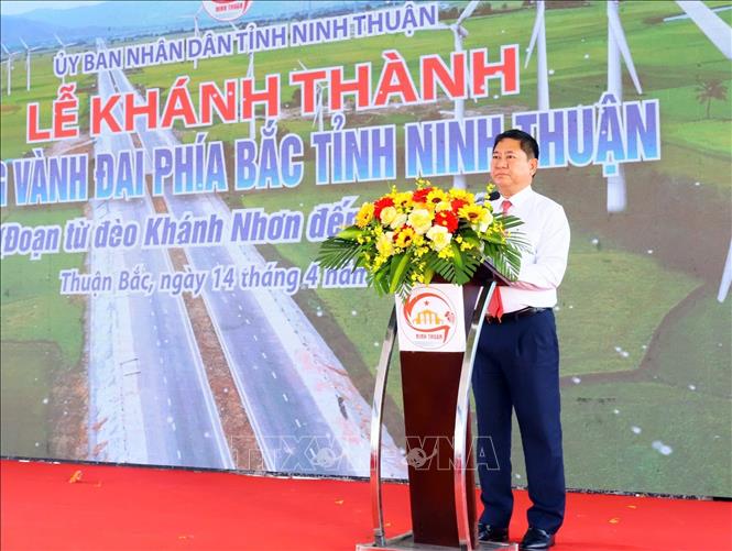 Ông Trần Quốc Nam, Chủ tịch UBND tỉnh Ninh Thuận, phát biểu tại lễ khánh thành. Ảnh: TTXVN phát