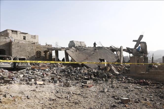 Ngôi nhà tại Sanaa, Yemen bị phá hủy sau khi trúng không kích của Mỹ, ngày 7/4/2025. Ảnh: THX/TTXVN