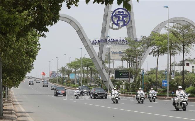 Đoàn xe của Đoàn đại biểu cấp cao Trung Quốc di chuyển từ Sân bay quốc tế Nội Bài về Trung tâm Thủ đô. Ảnh: Lê Đông - TTXVN