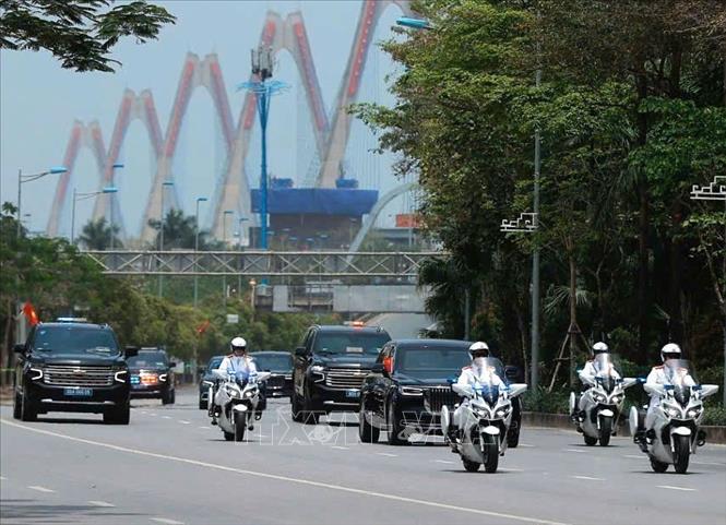 Đoàn xe của Đoàn đại biểu cấp cao Trung Quốc di chuyển từ sân bay quốc tế Nội Bài về trung tâm Thủ đô Hà Nội. Ảnh: Minh Quyết - TTXVN