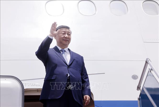 Tổng Bí thư, Chủ tịch nước Trung Quốc Tập Cận Bình đến Thủ đô Hà Nội, bắt đầu chuyến thăm cấp Nhà nước tới Việt Nam. Ảnh: Lâm Khánh - TTXVN