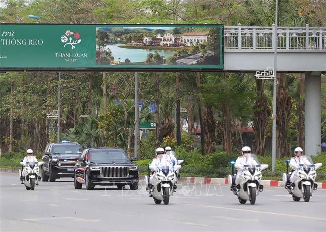 Đoàn xe của Đoàn đại biểu cấp cao Trung Quốc di chuyển từ sân bay quốc tế Nội Bài về trung tâm Thủ đô Hà Nội. Ảnh: Khánh Hòa - TTXVN