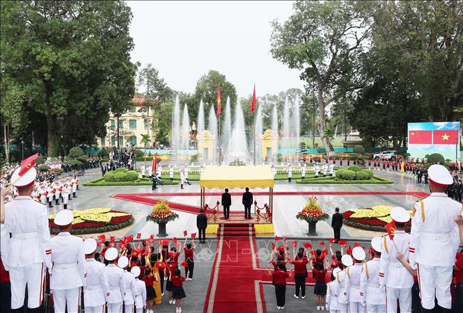 Lễ đón Tổng Bí thư, Chủ tịch nước Trung Quốc Tập Cận Bình được cử hành trọng thể tại Phủ Chủ tịch theo nghi thức cao nhất dành cho nguyên thủ quốc gia. Ảnh: Lâm Khánh – TTXVN


