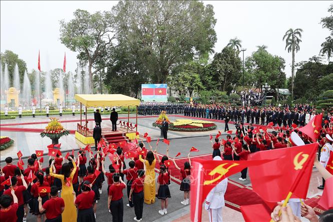 Lễ đón Tổng Bí thư, Chủ tịch nước Trung Quốc Tập Cận Bình được cử hành trọng thể tại Phủ Chủ tịch theo nghi thức cao nhất dành cho nguyên thủ quốc gia. Ảnh: Lâm Khánh – TTXVN

