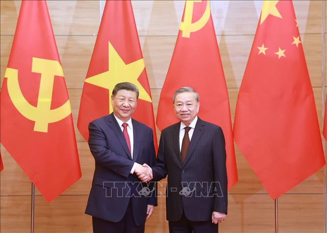 Tổng Bí thư Tô Lâm và Tổng Bí thư, Chủ tịch nước Trung Quốc Tập Cận Bình chụp ảnh chung. Ảnh: Thống Nhất - TTXVN