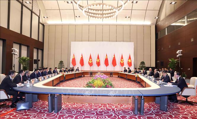 Thường trực Ban Bí thư Trần Cẩm Tú hội đàm với đồng chí Thái Kỳ, Bí thư Ban Bí thư, Chánh Văn phòng Trung ương Đảng Cộng sản Trung Quốc. Ảnh: Phương Hoa - TTXVN