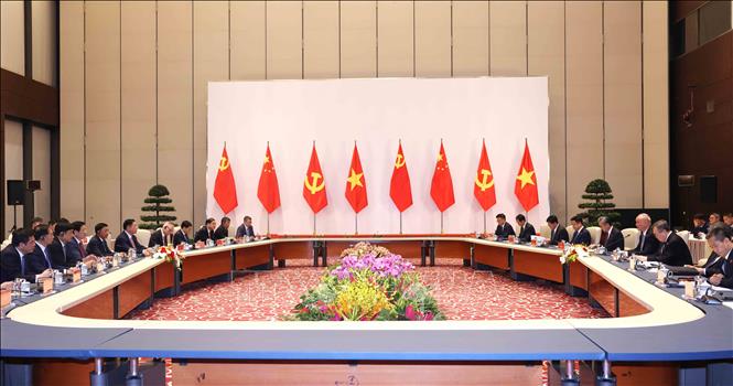 Thường trực Ban Bí thư Trần Cẩm Tú hội đàm với đồng chí Thái Kỳ, Bí thư Ban Bí thư, Chánh Văn phòng Trung ương Đảng Cộng sản Trung Quốc. Ảnh: Phương Hoa - TTXVN