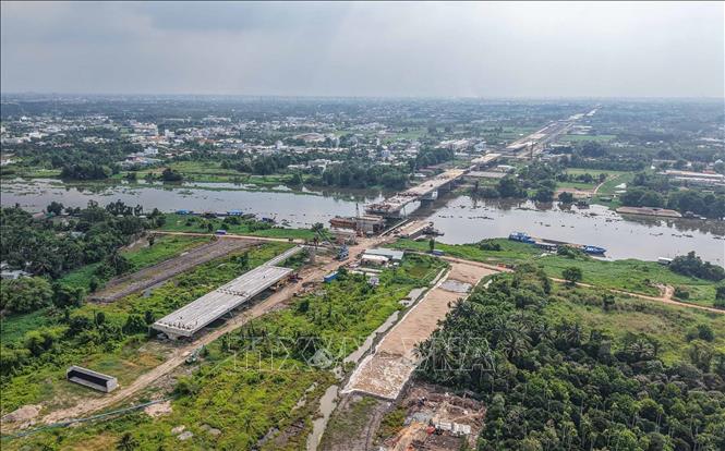 Cầu Bình Gởi sau khi hoàn thành sẽ kết nối xã An Sơn (thành phố Thuận An, tỉnh Bình Dương) với xã Bình Mỹ (huyện Củ Chi, TP Hồ Chí Minh). Ảnh: Hoàng Hiếu - TTXVN