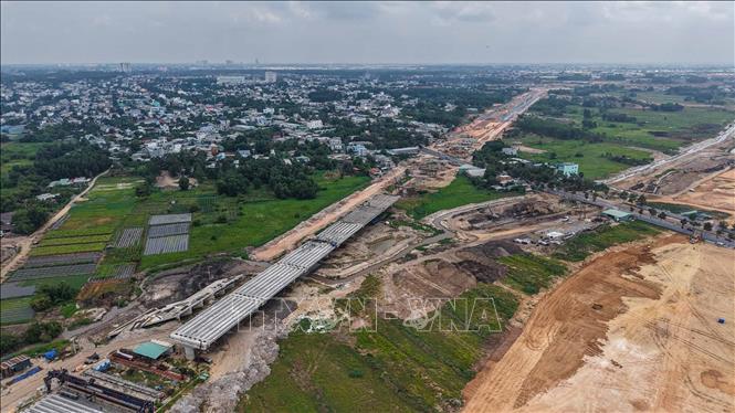 Dự án đường Vành đai 3 Thành phố Hồ Chí Minh đoạn qua tỉnh Bình Dương đến nay đã thực hiện đạt khoảng 34,5% khối lượng. Ảnh: Hoàng Hiếu - TTXVN