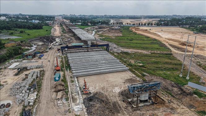Dự án đường Vành đai 3 TP Hồ Chí Minh đoạn qua tỉnh Bình Dương hiện đã đạt 34,5% kế hoạch, phấn đấu hoàn thành trong năm 2025. Ảnh: Hoàng Hiếu - TTXVN
