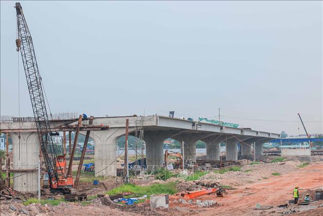 Hệ thống cầu cạn cao tốc đang dần được kết nối trên Dự án đường Vành đai 3 Thành phố Hồ Chí Minh đoạn qua tỉnh Bình Dương. Ảnh: Hoàng Hiếu - TTXVN