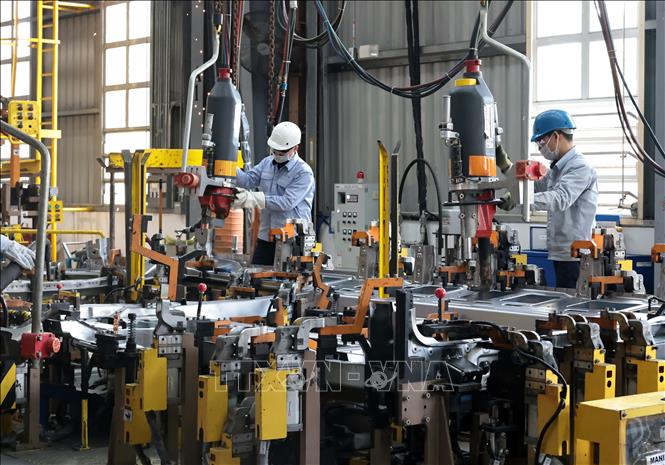 Dây chuyền hàn khung xe du lịch tại Nhà máy Ford Hải Dương. Ảnh: Trần Việt - TTXVN