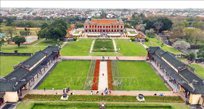 Đại Nội Huế có hai khu vực chính là Hoàng thành và Tử Cấm thành, mỗi khu vực lại bao gồm nhiều công trình khác nhau. Khu Hoàng thành gồm có cổng Ngọ Môn, Điện Thái Hòa; Tử Cấm thành là khu vực dành riêng cho vua và hoàng tộc, gồm Đại Cung Môn, Tả Vu và Hữu Vu, Điện Cần Chánh, Thái Bình Lâu, Cung Diên Thọ... Ảnh: Vũ Sinh - TTXVN