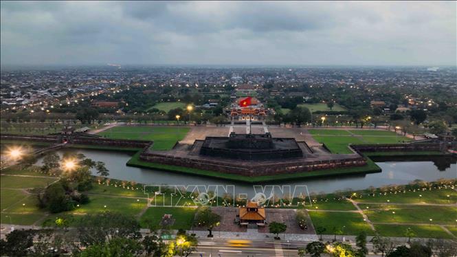Kỳ Đài (cột cờ Huế), là di tích kiến trúc và biểu tượng của quyền lực thời nhà Nguyễn, nằm chính giữa mặt nam của Kinh thành Huế. Ảnh: Vũ Sinh - TTXVN
