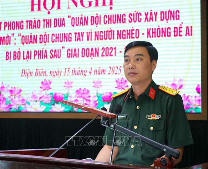 Đại tá Nguyễn Trung Đắc, Chính ủy Bộ Chỉ huy Quân sự tỉnh Điện Biên phát biểu tại hội nghị. Ảnh: Phan Quân - TTXVN