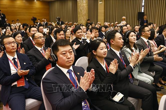 Các đại biểu tham dự Liên hoan giao lưu hữu nghị nhân dân Việt Nam – Trung Quốc. Ảnh: Doãn Tấn - TTXVN