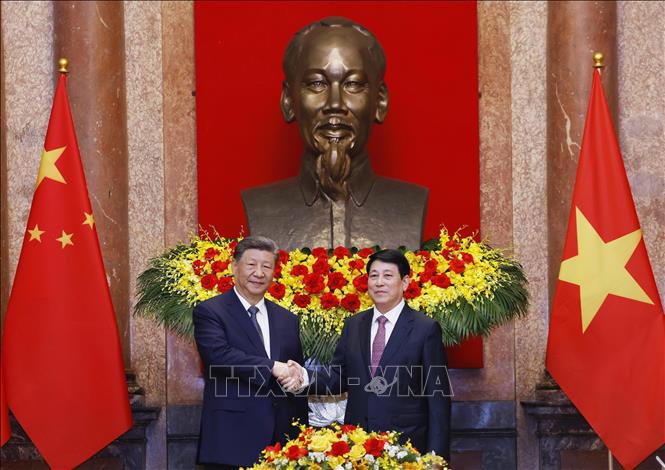 Chủ tịch nước Lương Cường và Tổng Bí thư, Chủ tịch nước Trung Quốc Tập Cận Bình chụp ảnh chung. Ảnh: Lâm Khánh – TTXVN